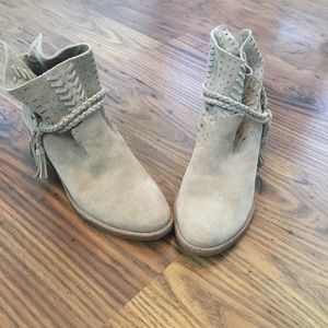 Dolce Vita Ankle Booties size 7 1/2
